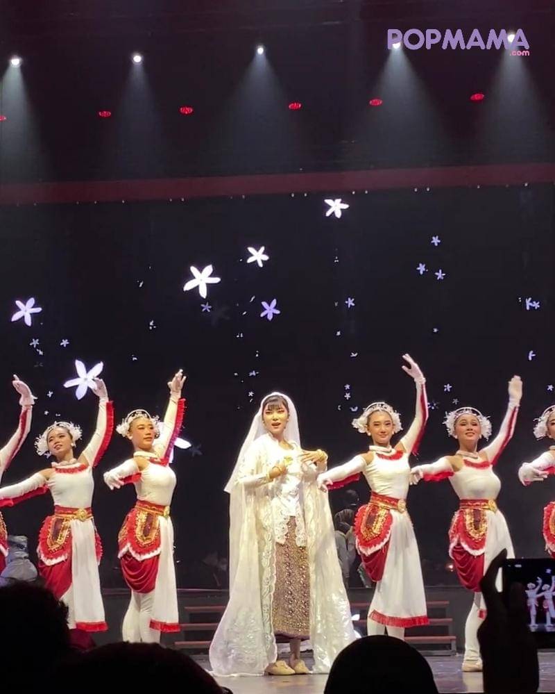 Potret Isyana Sarasvati jadi Putri Bengkulu saat Pagelaran Sabang Merauke berlangsung pada Jumat (16/8/2024), di JIExpo Theater Jakarta, Jakarta Utara. - Popmama.com/Salsyabila Sukmaningrum